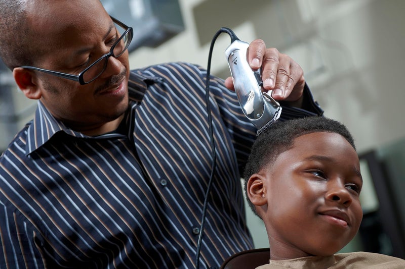 Andis أنديس 01820 ماكينة حلاقة احترافية فاد ماستر، شفرة فاد قابلة للتعديل من الفولاذ الكربوني - صفر فجوة، هيكل ألمنيوم غير قابل للكسر، كروم، فضي - Image 3