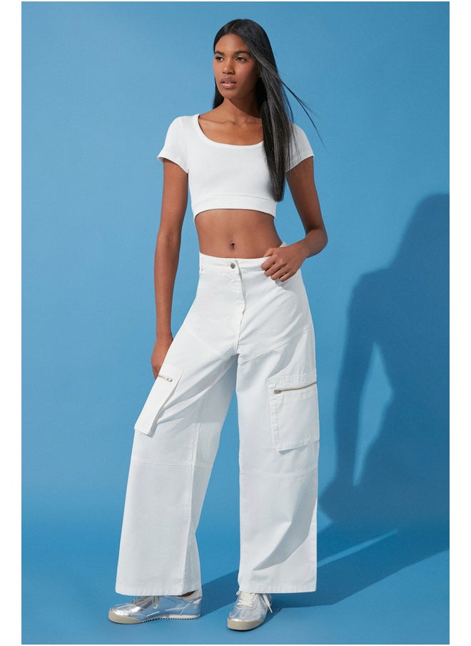 trendyol - White Zipper Detailed High Waist Wide Leg Jeans TWOSS24JE00094 - Image 1