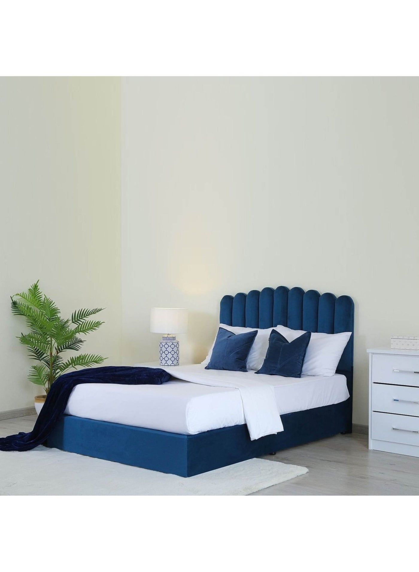 Karnak Almira Upholstered Velvet Bed Frame Bedroom Furniture Strong And Sturdy Modern Design Wooden Bed | Quiet & Comfortable Bed (Eu - Single 90x200cm, Blue)