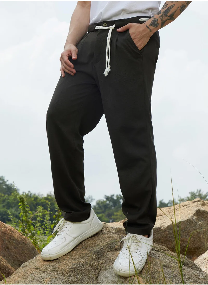 Campus Sutra Campus Sutra Men's Saltbox Beige Korean Tailored Trousers For Casual Wear | Regular Fit | Low-Rise | Button Closure | Trousers Crafted With Comfort Fit For Everyday Wear