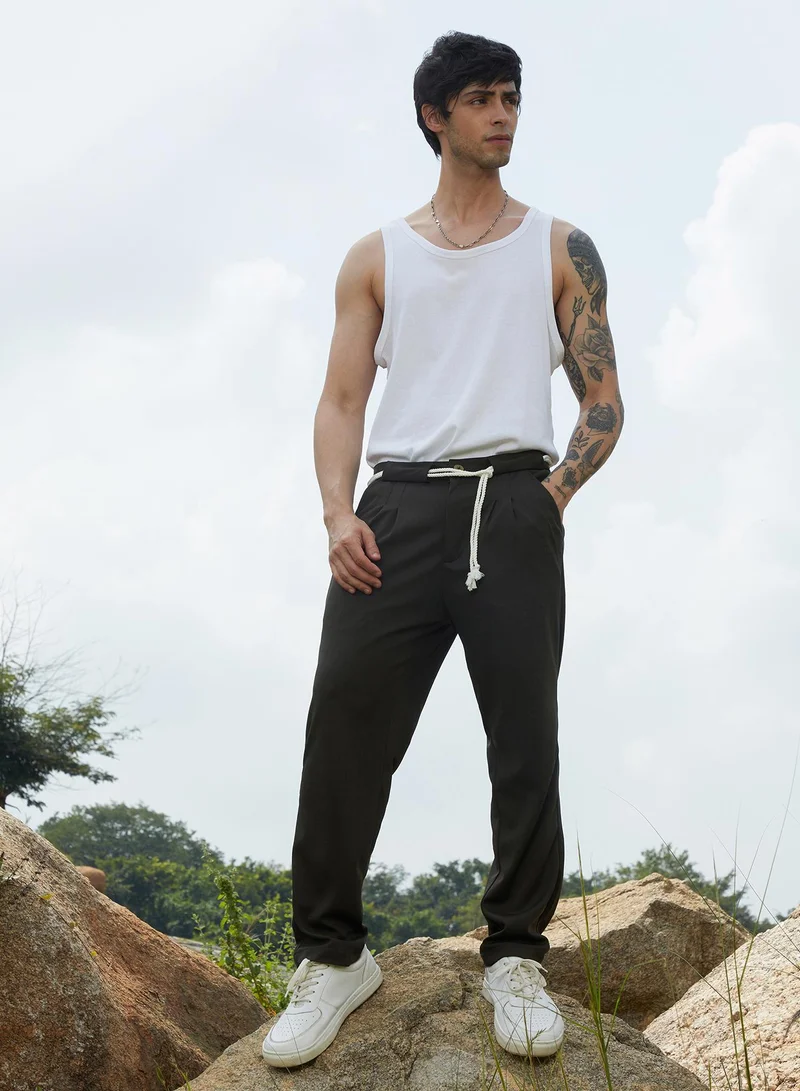 Campus Sutra Campus Sutra Men's Saltbox Beige Korean Tailored Trousers For Casual Wear | Regular Fit | Low-Rise | Button Closure | Trousers Crafted With Comfort Fit For Everyday Wear