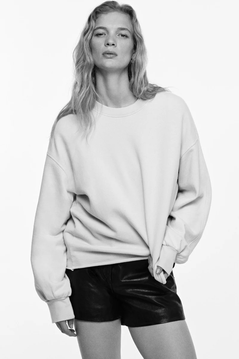 اتش اند ام سويت شيرت من خامة بتصميم مكحوت