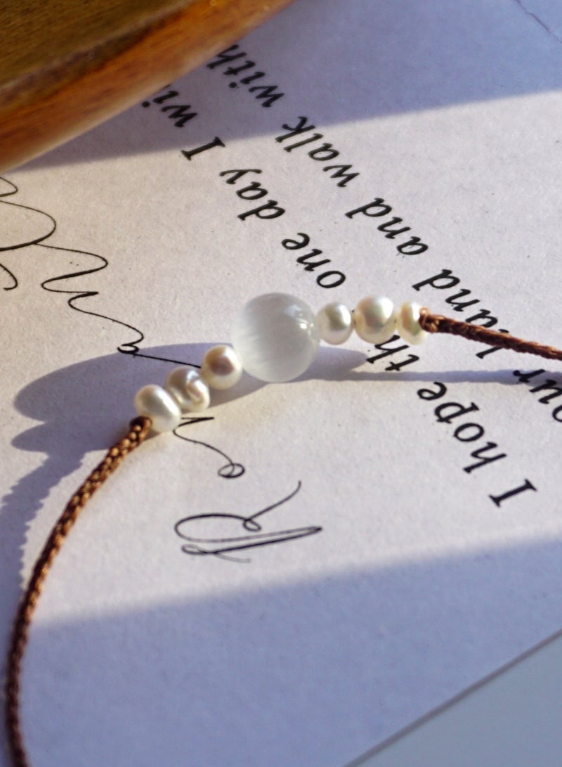 تصميم أصلي حجر عين القط الطبيعي، لؤلؤ، خيط شمع، سوار رفيع للغاية، يعني الثقة والصحة والسلام، سوار منسوج يدويًا، أبيض لؤلؤي - Image 5