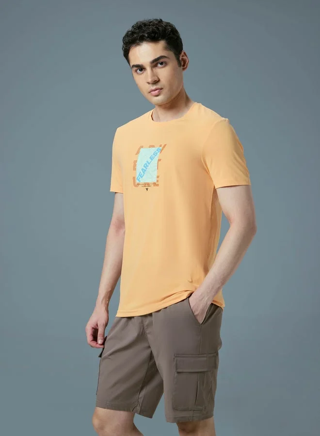 تكنوسبورت تيشيرت تكنوسبورت مطبوع بياقة دائرية وقماش مطاطي بأربعة اتجاهات