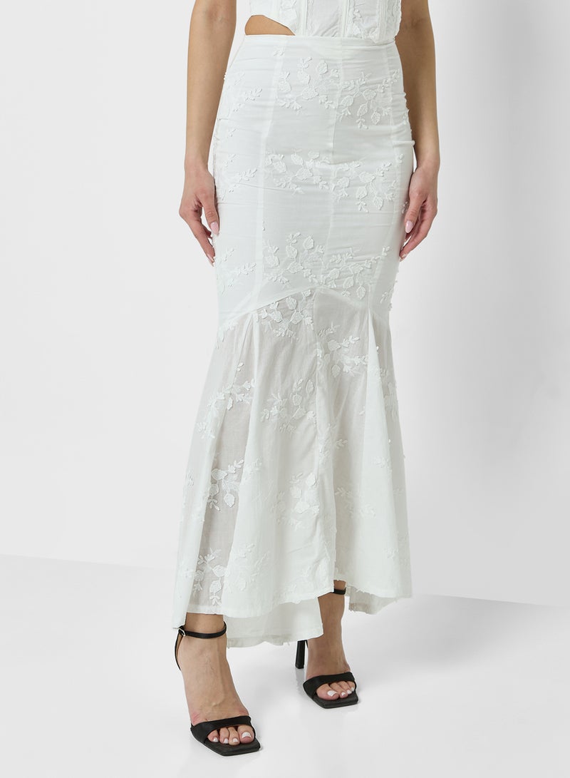 جينجر طقم مشد مطرز وتنورة ماكسي ذيل سمكة - Image 4