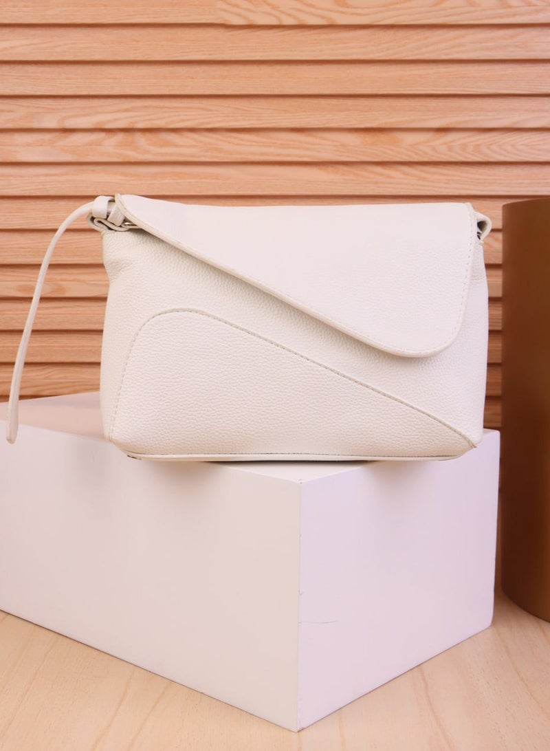 Leather handbag with a modern design 