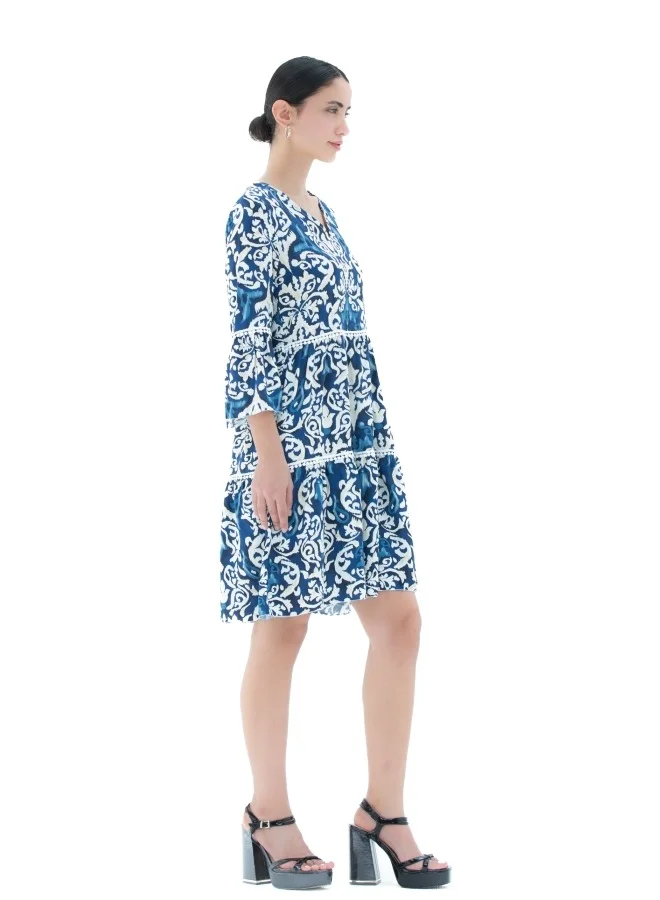 HaILYS A stylish tiered dress with blue and white print, perfect for breezy summer days.