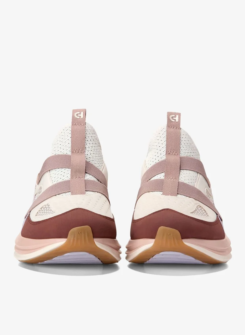 كول هان تصميم خفيف الوزن، يوفر تهوية مثالية، وصُمم ليتكيّف مع كل منحنيات قدمك. تعرّف على حذاء الجري "أورجنال جراند كوادستار" بحزام مونك، الذي يجمع بين تنوّع الأقمشة المتناغمة والألوان الهادئة، مع حزام مطاطي مرن لملاءمة استثنائية. البطانة الداخلية وتقنية سوبرفيل إنيرجي الحصرية تمنحك راحة ودعم لا يُضاهيان في كل مغامرة. مع هذا الحذاء، كل خطوة هي بداية لحرية جديدة!