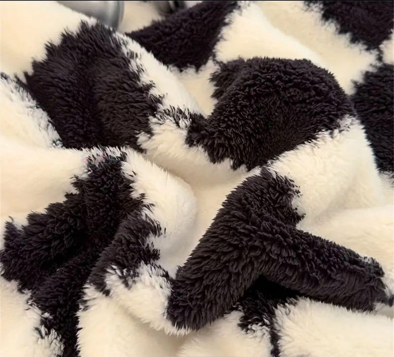 Butterthief Cozy Super Soft Warm Double Layered Kids Sherpa Blanket All Season Baby Blanket for Winter Toddlers Boys & Girls 1-6 Years (Size -100 x 150cm) (White & Black) - Image 5