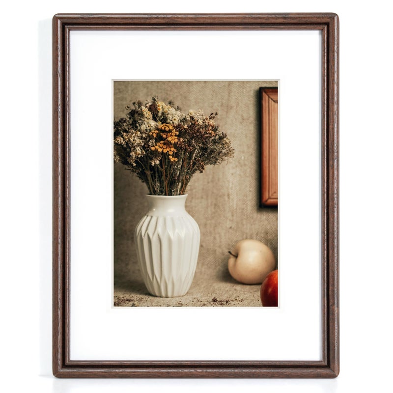 RICHFOCUS إطار صور RICHFOCUS مقاس 8.5 × 11 بوصة، مصنوع من خشب الجوز الطبيعي الصلب، مع زجاج مقوى عالي الجودة، وزوايا دائرية مصنوعة يدويًا. يأتي الإطار الخشبي بمقاس 8.5 × 11 بوصة مع إطار داخلي يتسع لصورة مقاس 6 × 8 بوصة، مناسب للعرض على الحائط أو الطاولة. - Image 1