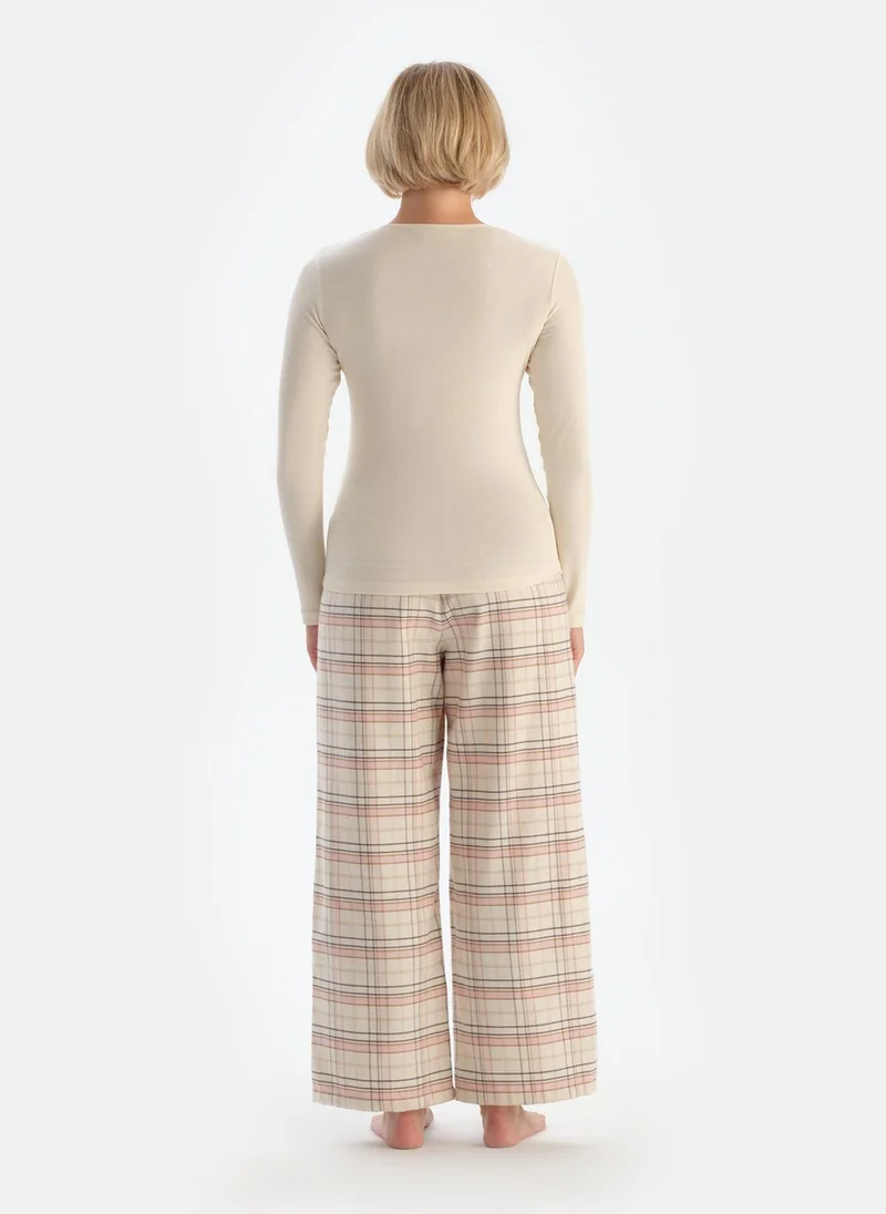 داجي T-shirt & Trousers Pajama Set U-neck %100 Cotton Mid Rise Sleepwear