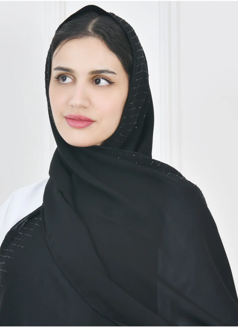 عبايات حوراء طرحه حرير بحافة مزينة بالكريستال الأسود