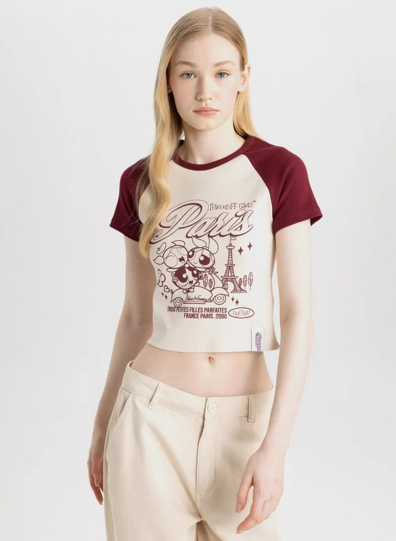 ديفاكتو كاميسول بطبعة فتيات القوة بقصة ضيقة