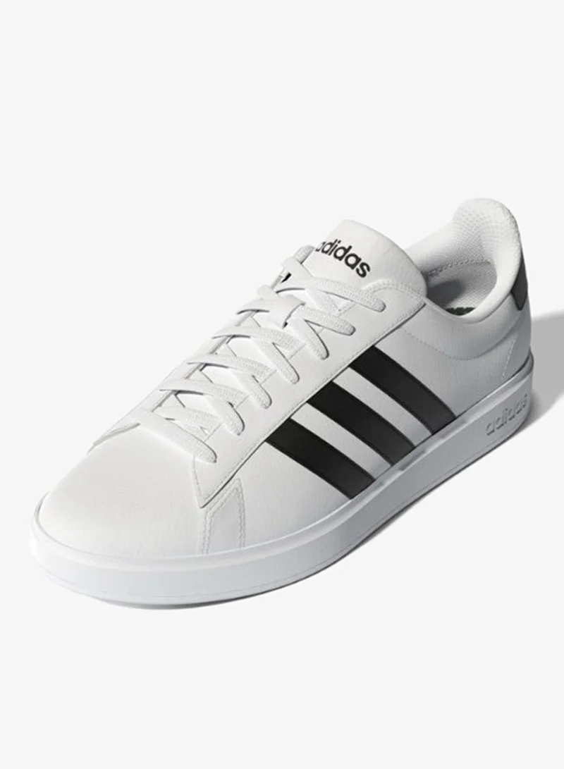 adidas جراند كورت 2.0 أحذية رياضية بيضاء للسيدات 3