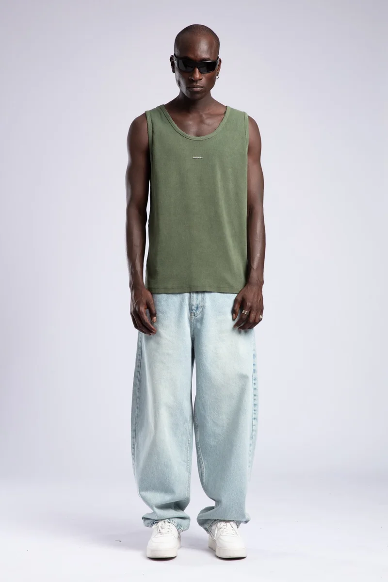 كاتش تيشيرت بدون أكمام بشعار معدني