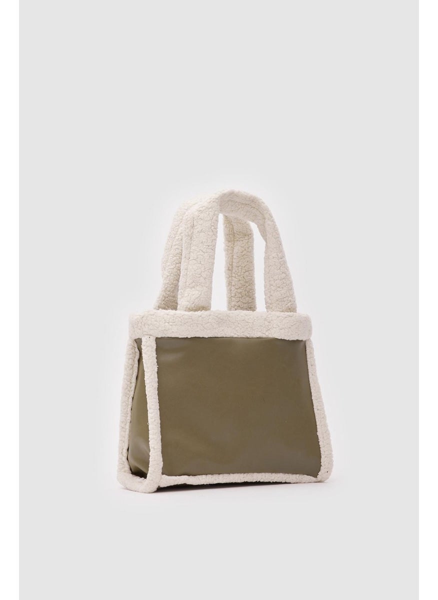Shule Bags حقيبة كتف نسائية مكسوة بالفرو كيث كاكي  - Image 2