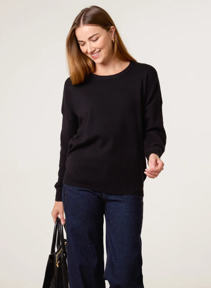 بلو فانيلا كنزة بياقة دائرية سادة