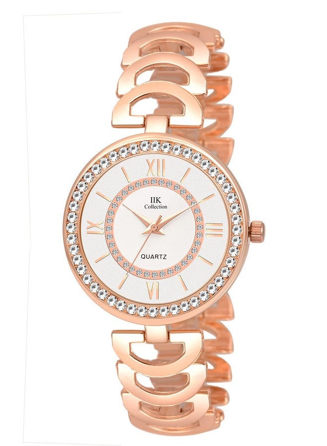 اي اي كيه كوليكشن ساعة يد أنالوج من الفولاذ المقاوم للصدأ للنساء من مجموعة IIK COLLECTION بمينا مستديرة مرصعة بالمسامير وحزام سلسلة معدنية (مينا بيضاء وسوار من الذهب الوردي) - Image 1