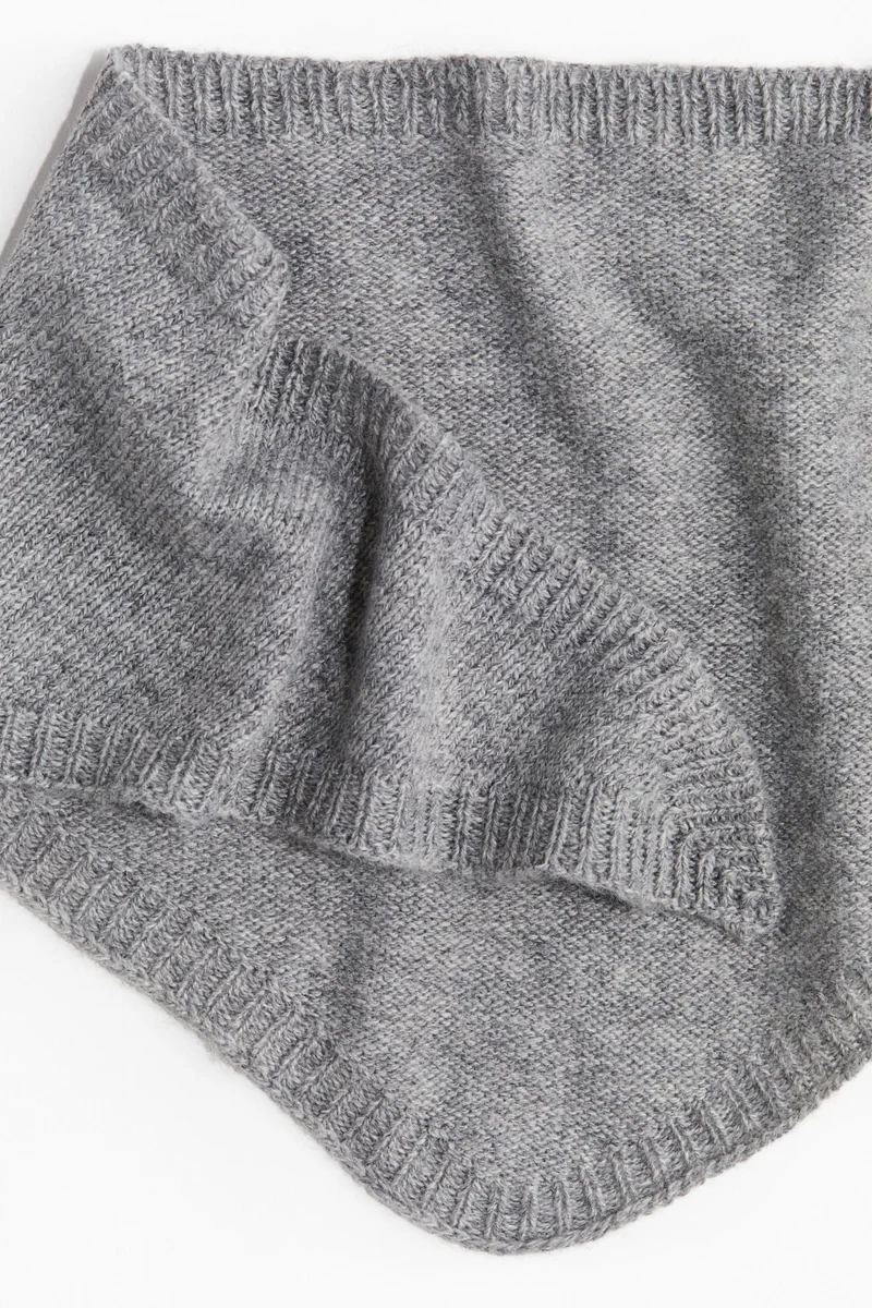 H&M Knitted triangle scarf