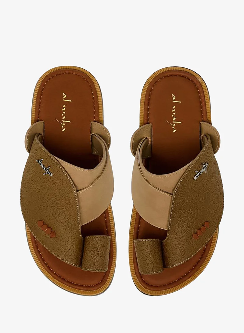 الواحة صنادل رجالية بتفاصيل شريط إصبع من تشكيلة رمضان