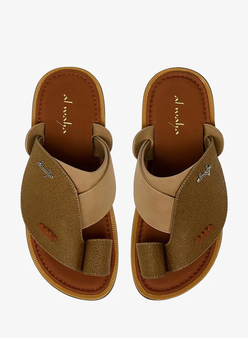 الواحة صنادل رجالية بتفاصيل شريط إصبع من تشكيلة رمضان