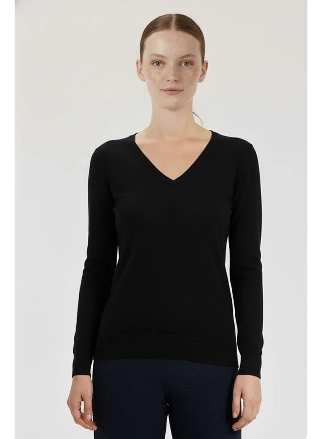 Mısırlı 1951 Black Long Sleeve V-Neck Women's Sweater.