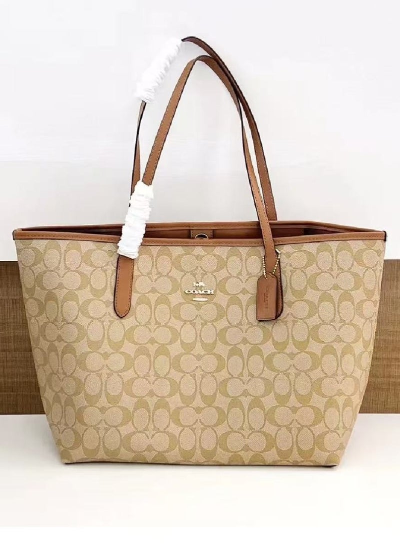 كوتش اوت ليت حقيبة كتف نسائية من قماش كوتش سيتي بتوقيع كبير بسعة كبيرة، حقيبة أنيقة وعصرية - Image 5