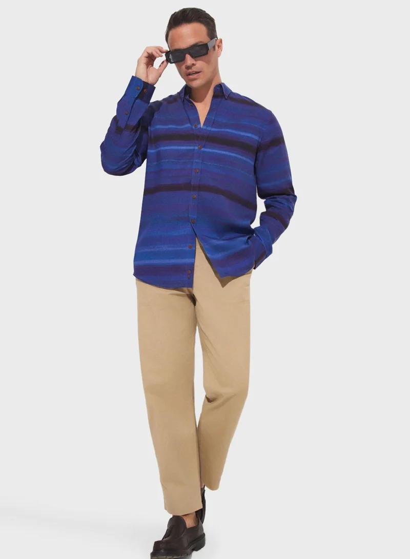 جون قميص أساسي بأزرار بقصة عادية