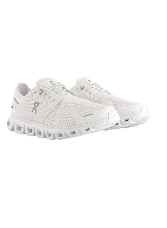 أون حذاء الجري ON Cloud 5 "أبيض بالكامل" - حذاء رياضي خفيف الوزن بتصميم مميز مع توسيد CloudTec® | تصميم بسيط باللون الأبيض بالكامل | راحة وأداء يومي | حذاء مشي وتدريب للجنسين، قابل للتهوية - Image 3