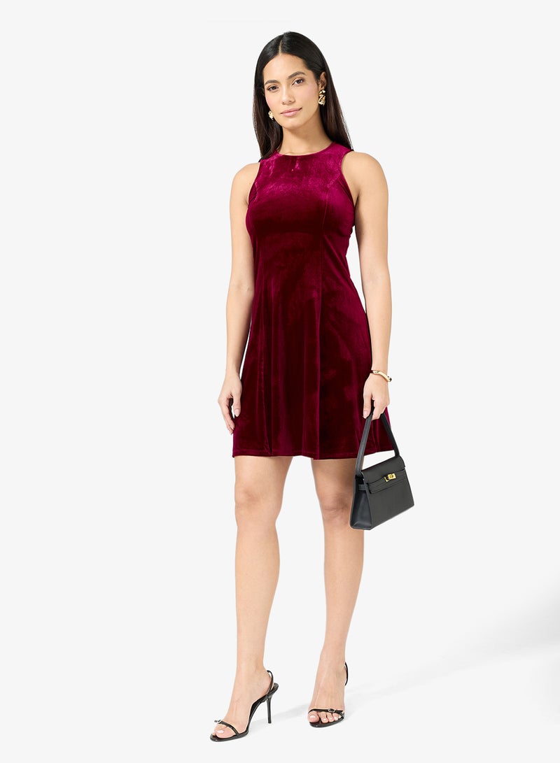 فيرو مودا فستان ميدي بدون أكمام بياقة دائرية من فيمفيدا - Image 4