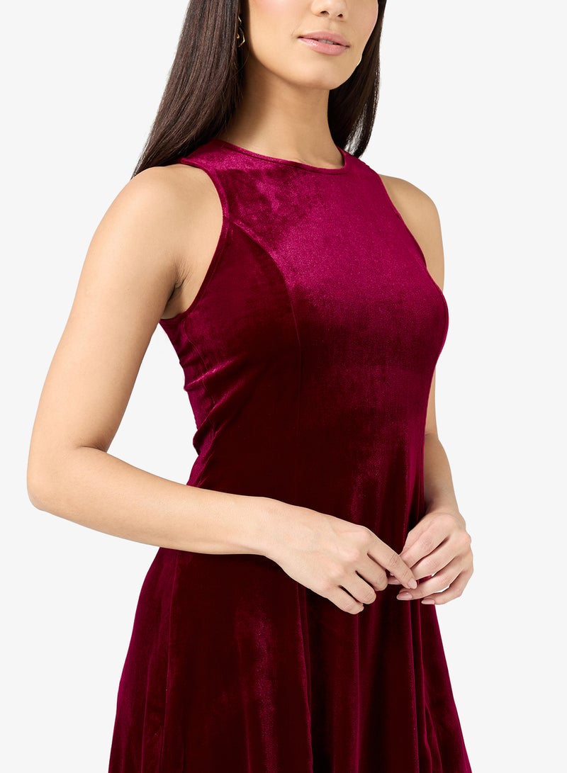 فيرو مودا فستان ميدي بدون أكمام بياقة دائرية من فيمفيدا - Image 3