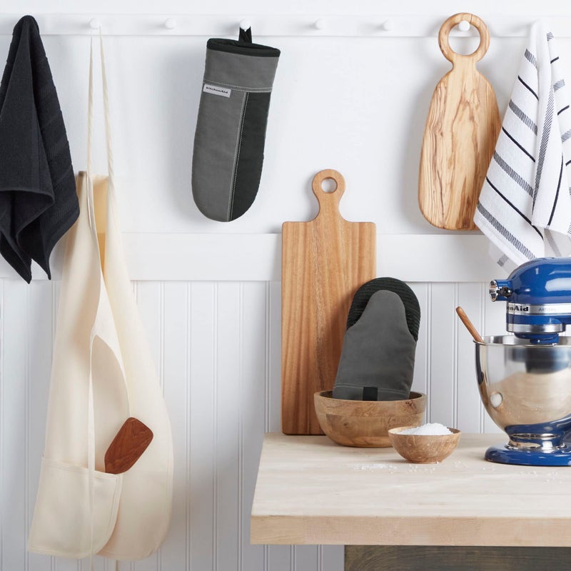 KitchenAid Beacon Two-Tone Non-Slip Oven Mitt Set  Contour Silver/Onyx Black  5.75""x13""  2 Piece - Image 2