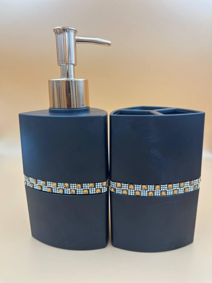 PREMIUM SOAP DISPENSER WITH ANTILEAK PUMP ELEGANT EASYTOREFILL AND SPILLPROOF SOLUTION FOR A CLEAN STYLISH BATHROOM OR KITCHEN