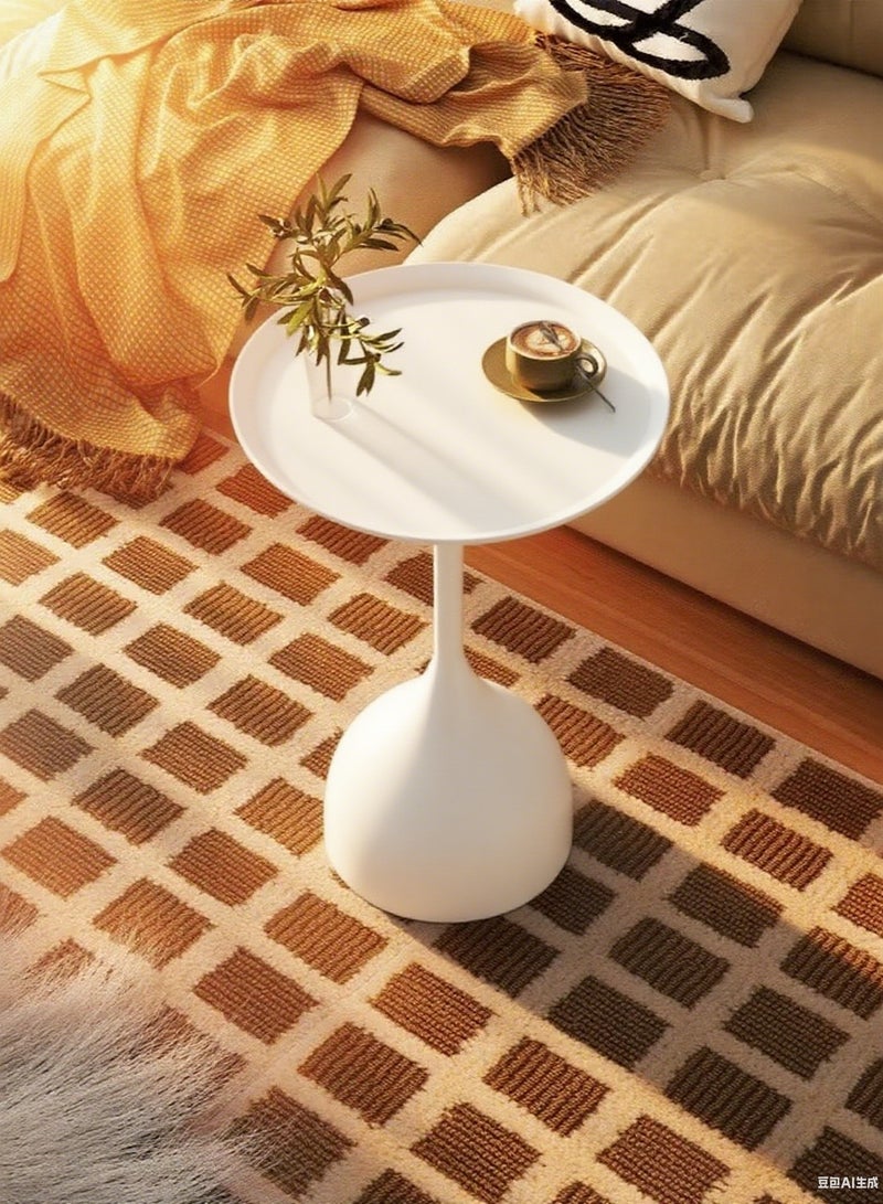 طاولة قهوة، أريكة نورديك جانبية مزخرفة للمساحات الصغيرة في غرفة المعيشة أو غرفة النوم أو الفناء، طاولة جانبية معدنية عتيقة، طاولة خارجية مستديرة من الحديد المعدني مقاومة للعوامل الجوية ومقاومة للصدأ، 40 × 60 سم (أبيض) - Image 1