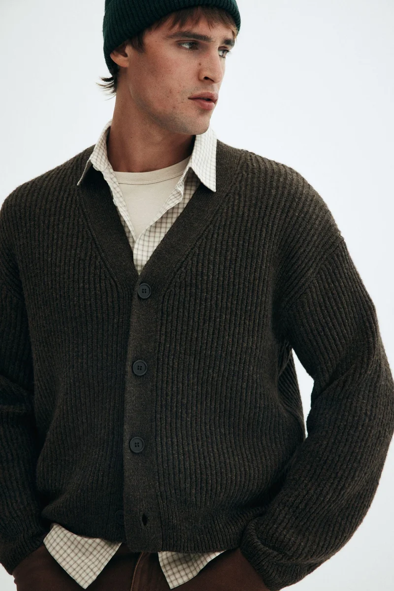 اتش اند ام كارديغان فضفاض محبوك من نسيج مطاطي