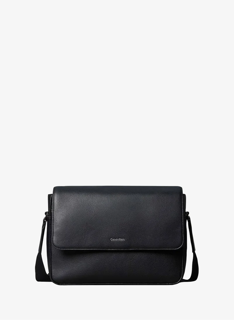 CALVIN KLEIN Refined Messenger Bag