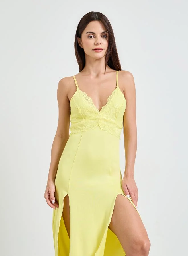 تايك تو Yellow Lace-Trim Slip Dress with Side Slit