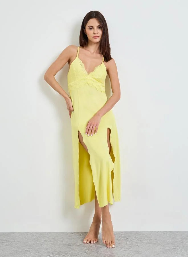تايك تو Yellow Lace-Trim Slip Dress with Side Slit