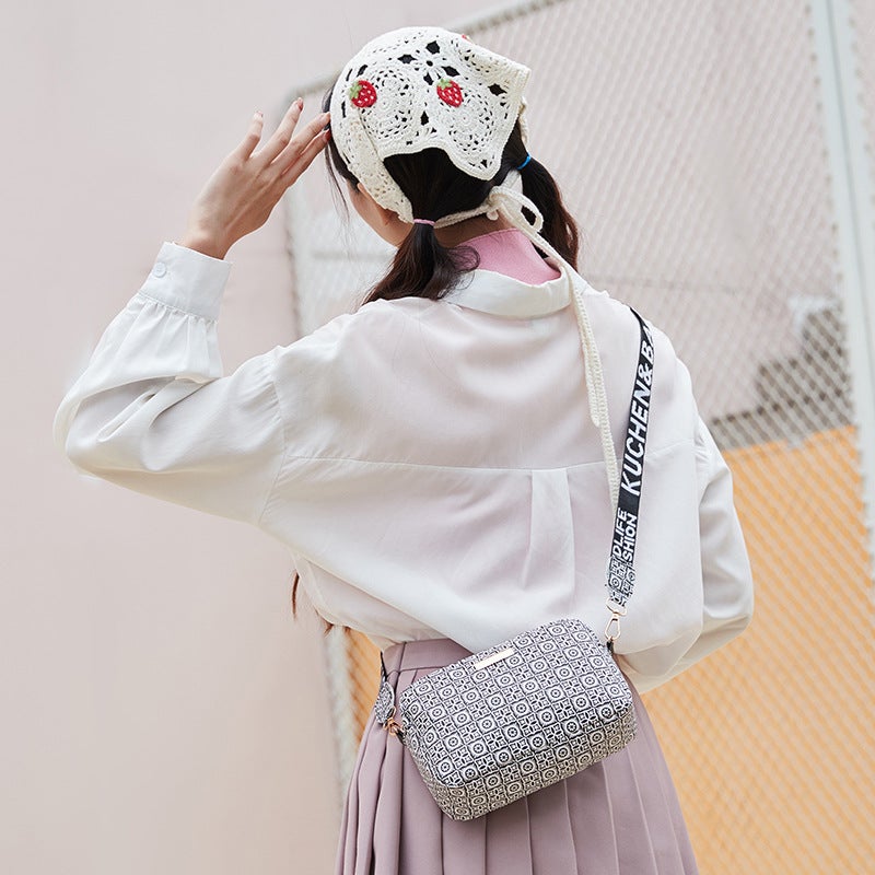 Women'S Bag Camera Bag Niche Ribbon Slung Camera Bag Casual Simple Small Square Bag Gift Bag - Image 4