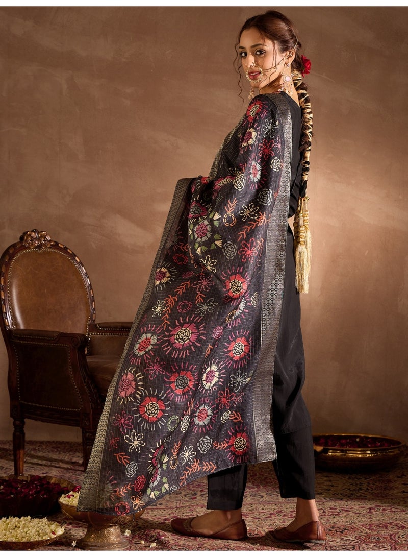 Ameya Black Embroidered Straight Kurta Trousers With Dupatta Set - Image 4