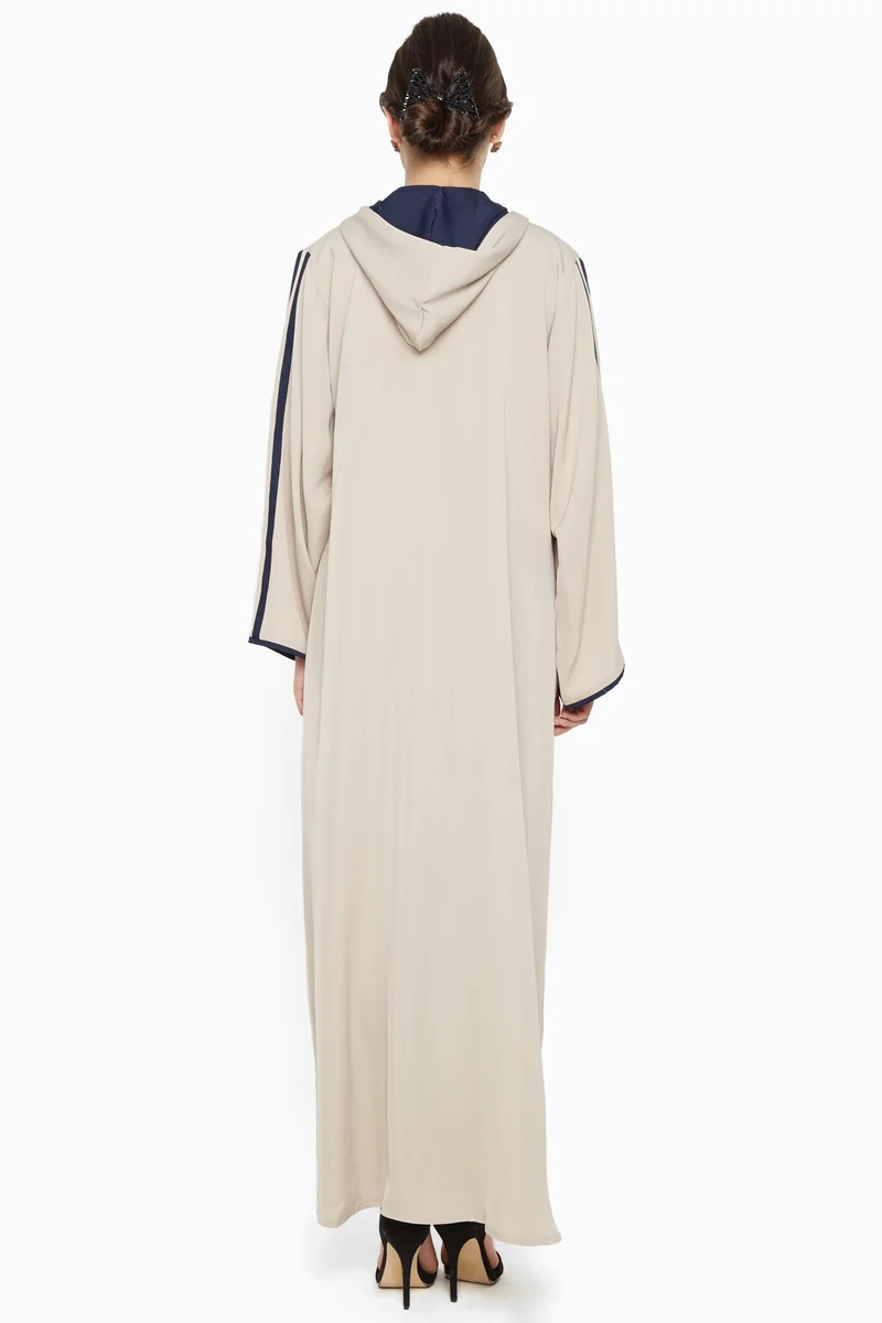 النخبة A casual sporty abaya with a hood and zipped closure with navy blue stripe detail -AJ595A