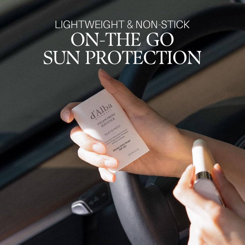 d'alba Piedmont عصا الشمس دالبا بييدمونت إير فيت فريش، حماية شمسية واسعة الطيف SPF 50+، حماية شمسية غير لزجة وسهلة الاستخدام، منتج أساسي في الهواء الطلق، نباتي جديد من نوعه، ناعم ومنعش، للعناية بالبشرة الكورية (0.7 أونصة)  - Image 3