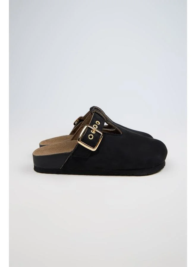 no miento Merida Women's Vegan Leather Buckle Black Sabo Slipper.