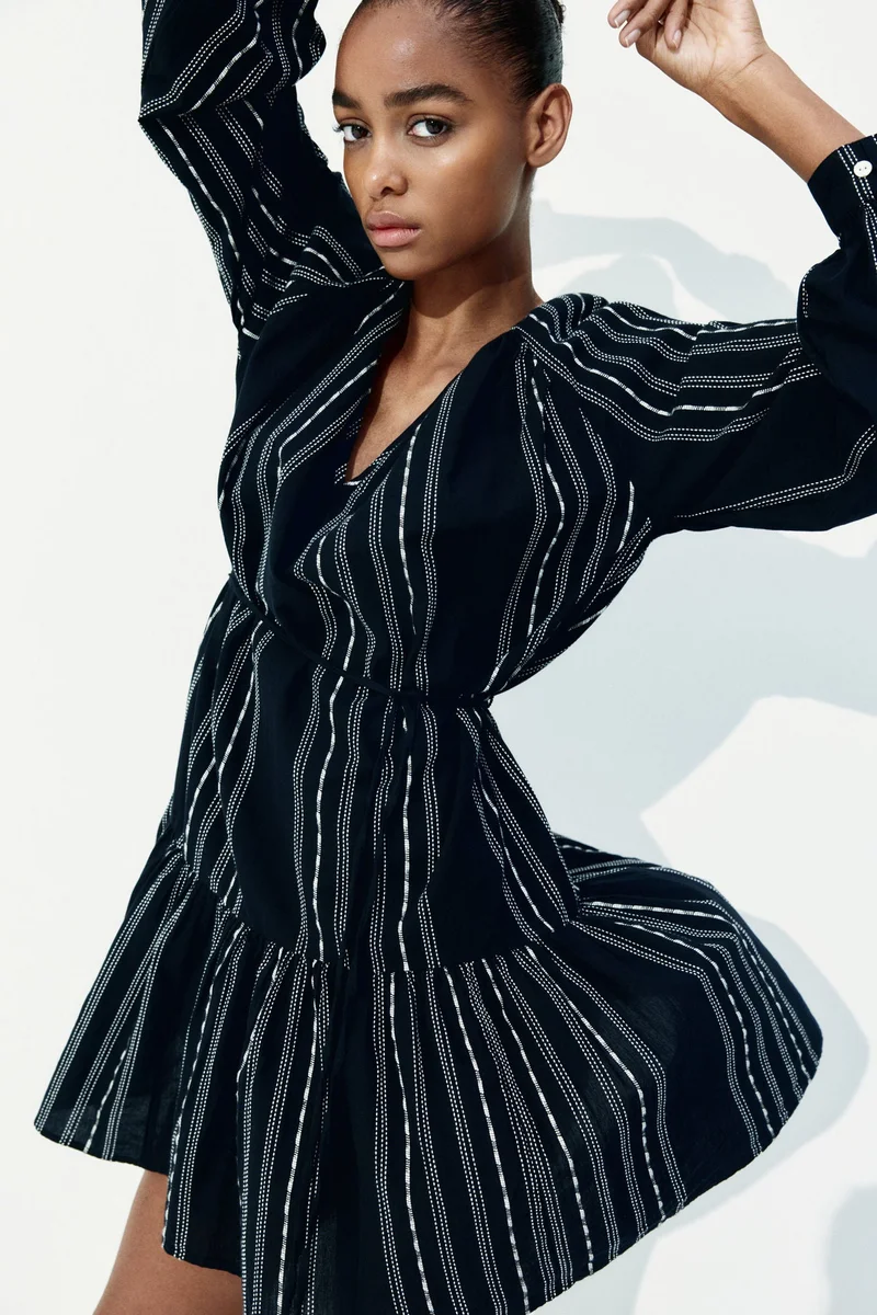 اتش اند ام فستان من نسيج الجاكار