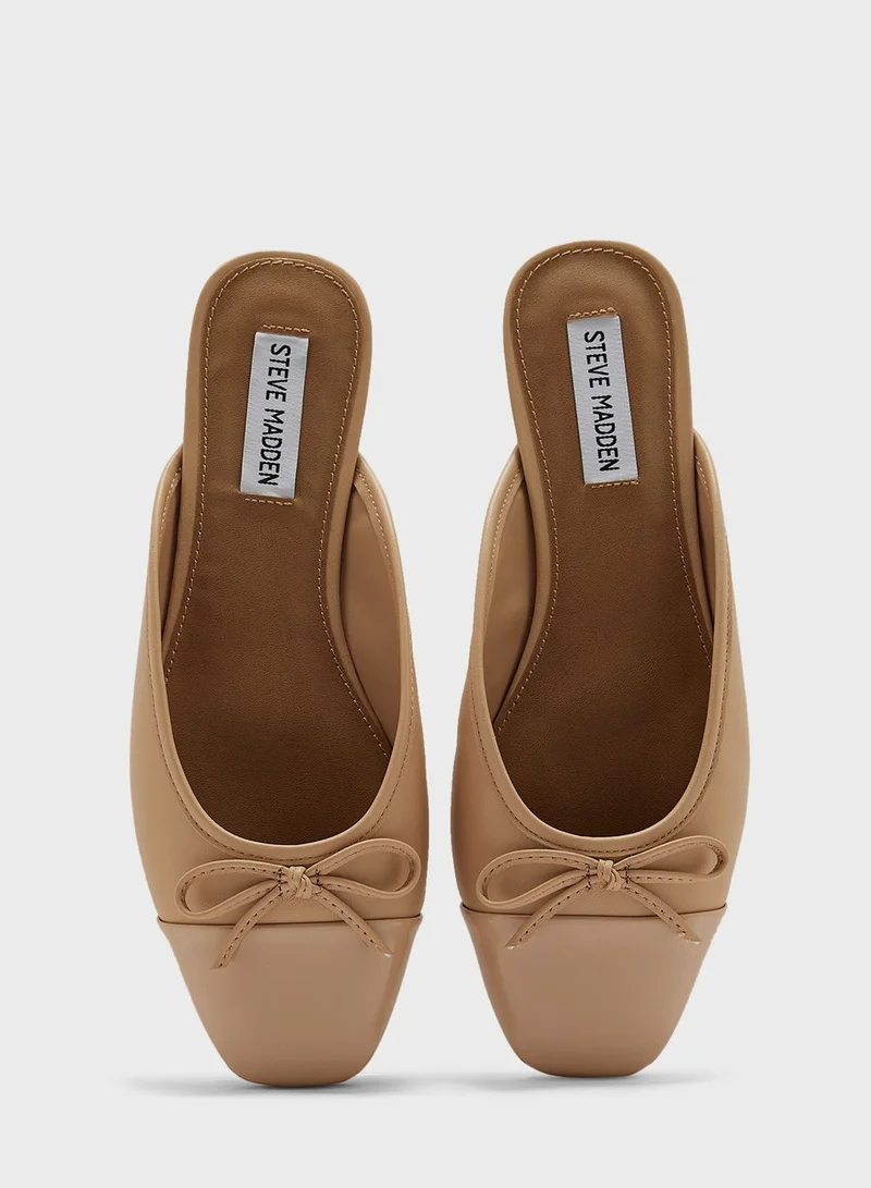 STEVE MADDEN Close Toe Flat Sandals