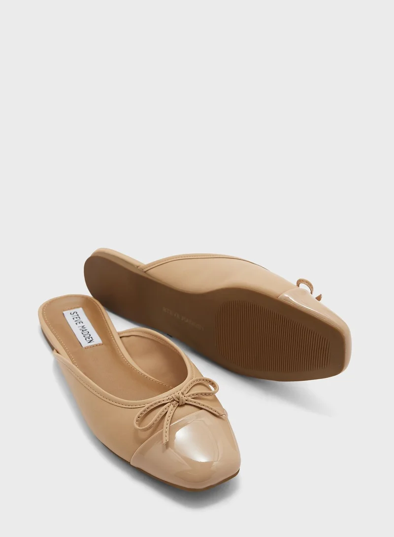 STEVE MADDEN Close Toe Flat Sandals