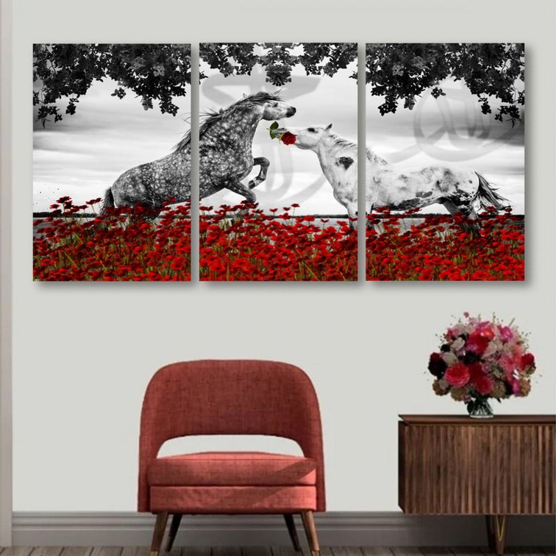 ماركتنا ثلاث لوحات قماشية مودرن بتصميم حصان مع برواز مجوف مقاس (90×40) ثلاث قطع - Image 1