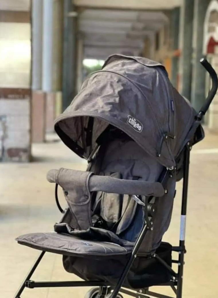 شيكو عربة أطفال شيكو عكاز جراي بتبطين دبل لراحه الطفل أثناء الجلوس والنوم وبها سله تخزين لاساسيات الطفل أثناء الرحلة - Image 1