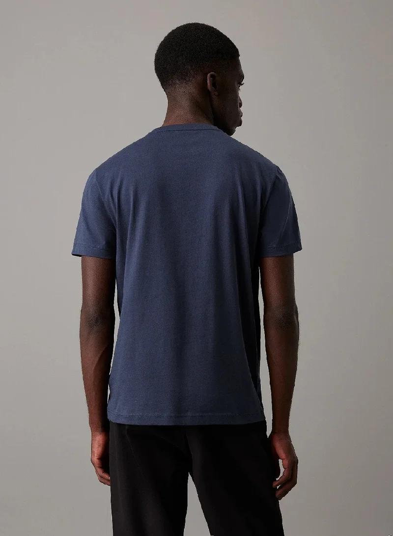 كالفن كلاين تيشرت من القطن مزين بشعار كلفن كلاين صغير