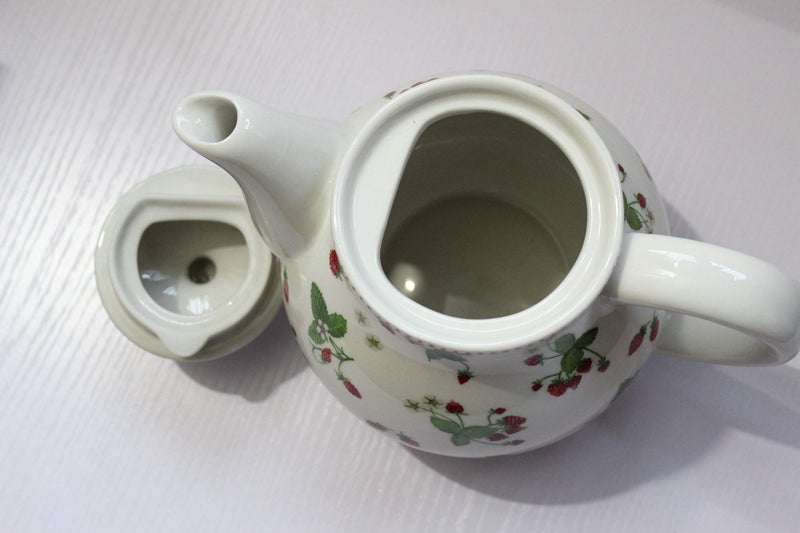 Lonovel Porcelain Teapots,Lovely Strawberry Design Tea Pot for Tea or Coffee,Ceramic Teapot with Lids,Home and Kitchen Dining Serveware Pot,Beige - Image 5
